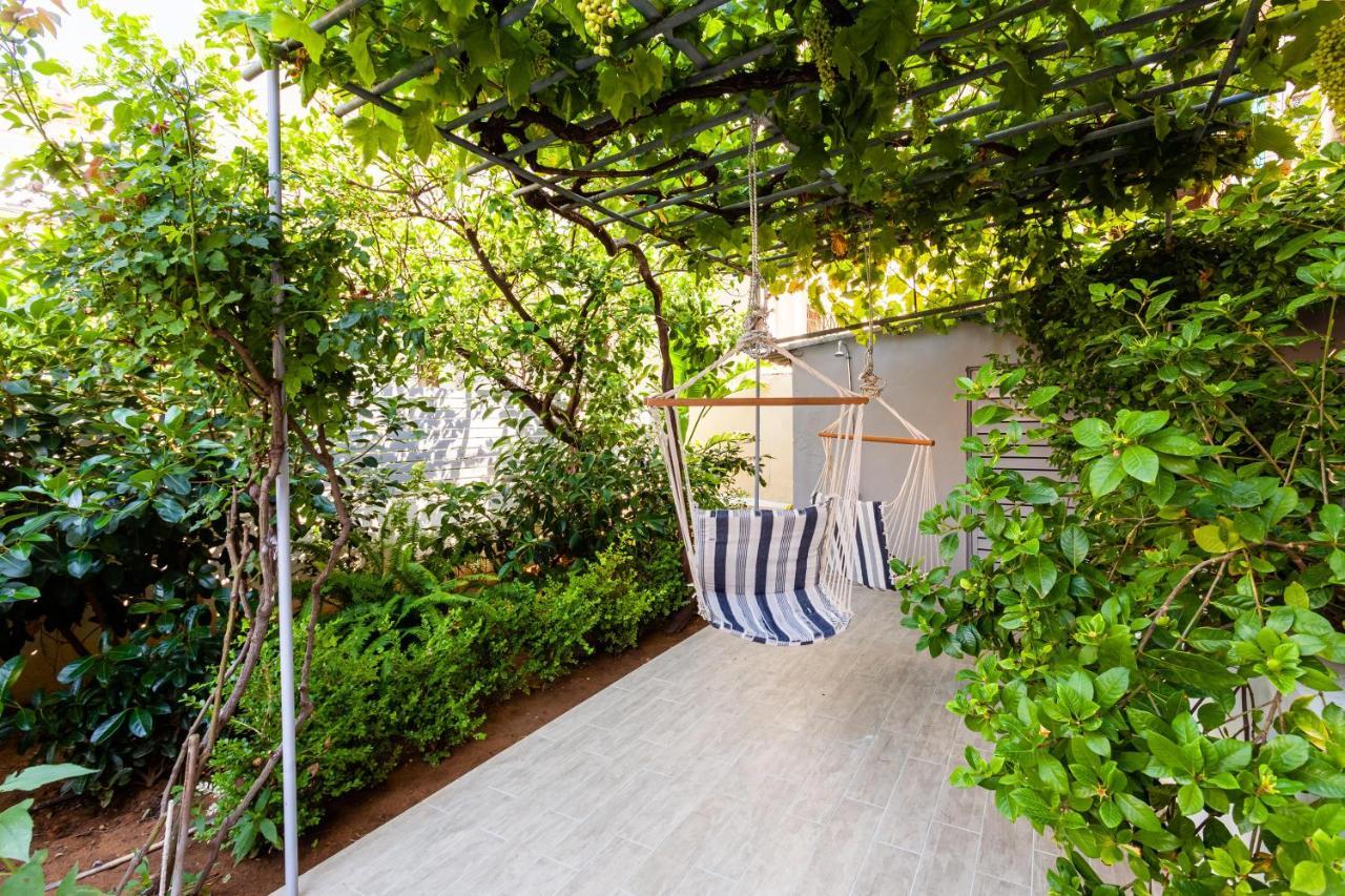 Kalamata A Home - Urban Garden Retreat Bagian luar foto